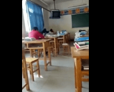 Classmate Chinupa sa Class Room