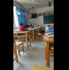 Classmate Chinupa sa Class Room